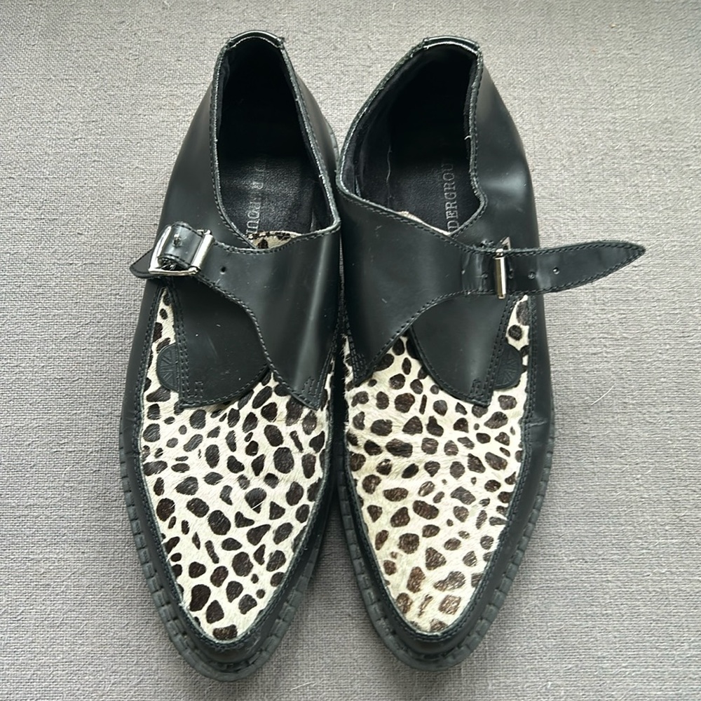 Underground animal print buckle shoe